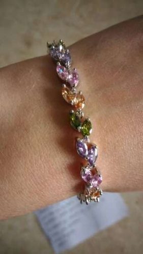 Elegant and Shiny Crystal Leaf Bracelet photo review